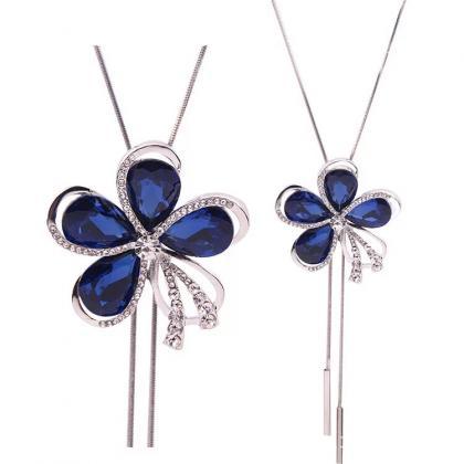 Fashion Blue Crystal Rhinestones Flower Necklace..